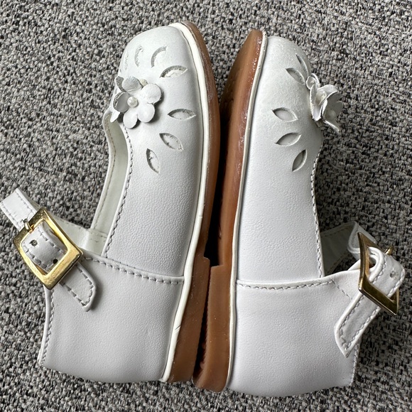 Karela Baby girl’s Garden Walking Shoes. These white leather shoes .  Size 3M. - Picture 8 of 12